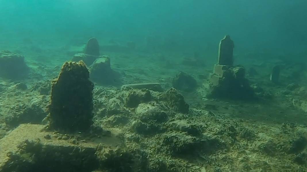 Diyarbakır’da 2 bin 400 yıllık tarihi yapılar görüntülendi 7